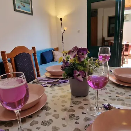 Faro 20 M From The In Stobrec - Apartment *