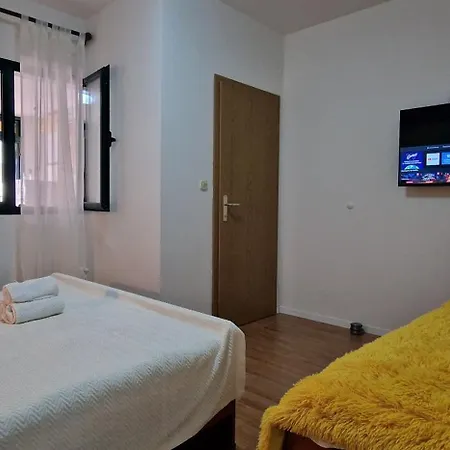 Apartment Faro 20 M From The In Stobrec - Split