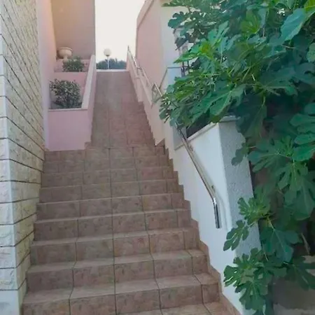Faro 20 M From The In Stobrec - Apartment