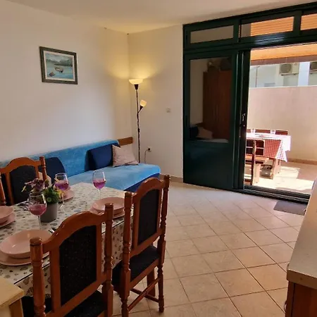 Apartment Faro 20 M From The In Stobrec - *